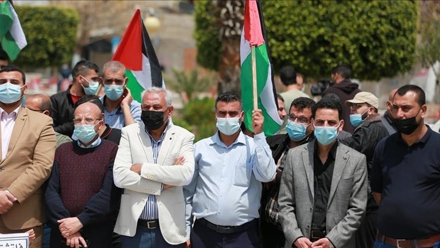 فلسطينيون يتظاهرون