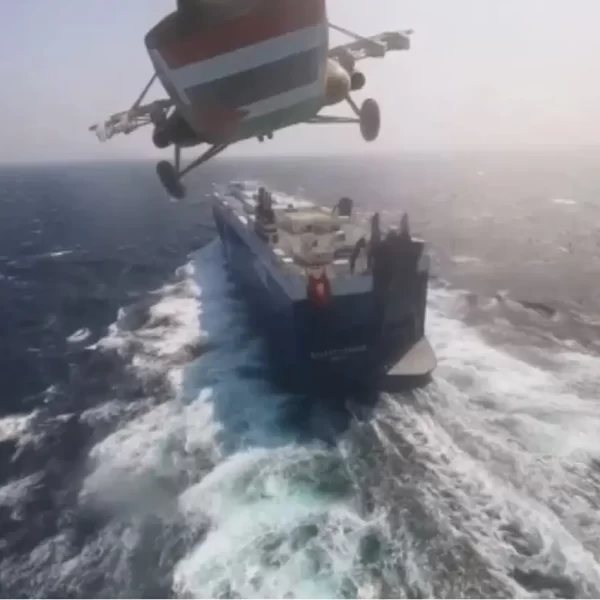 استهداف سفينة غرب ميناء الحديدة اليمني - www.alttejarat.com موقع التجارة ويب